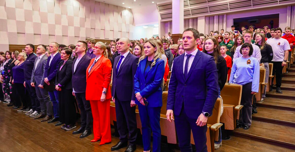 Фото Блогер-миллионник, интервью юнкоров и борьба с фейками. Как в Новосибирске прошёл крупнейший молодёжный медиафорум – ФОТОРЕПОРТАЖ 16 - Сиб.ФМ Фото Блогер-миллионник, интервью юнкоров и борьба с фейками. Как в Новосибирске прошёл крупнейший молодёжный медиафорум – ФОТОРЕПОРТАЖ 16